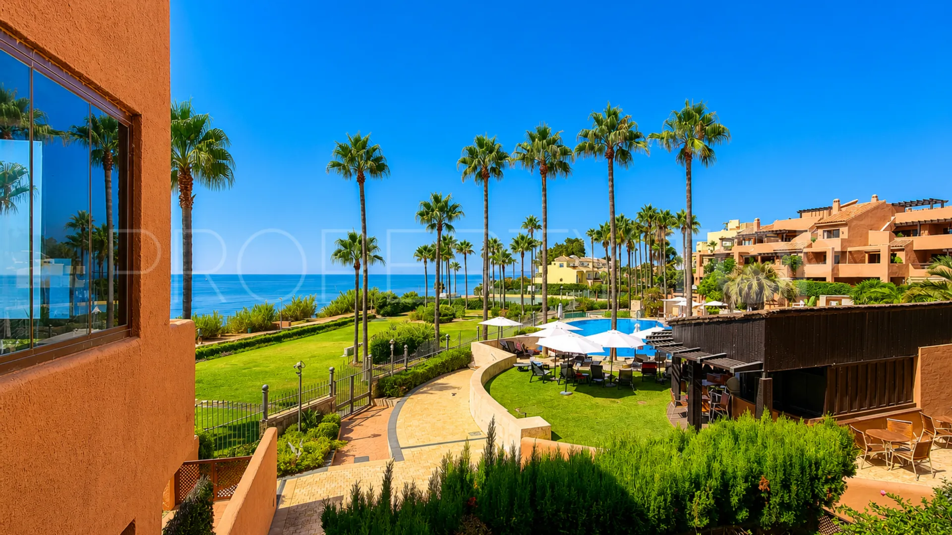 Apartamento en venta de 3 dormitorios en Estepona