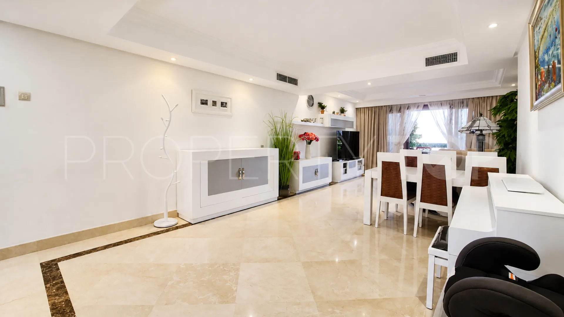 Apartamento en venta de 3 dormitorios en Estepona