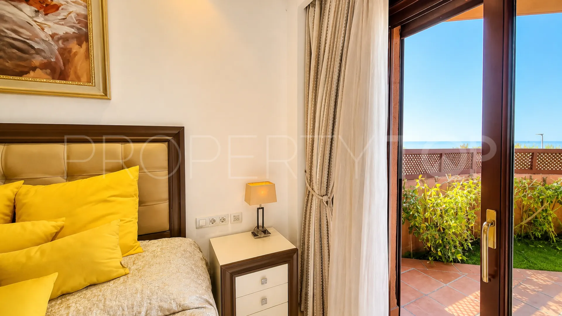 Comprar apartamento en Estepona con 3 dormitorios