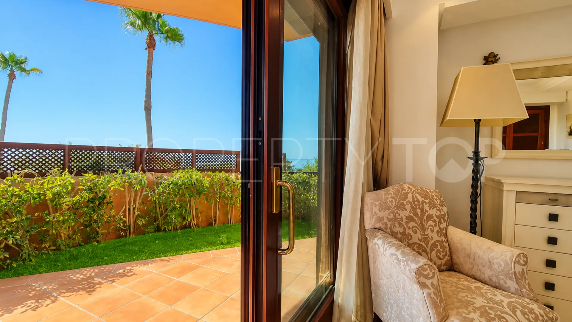 Comprar apartamento en Estepona con 3 dormitorios