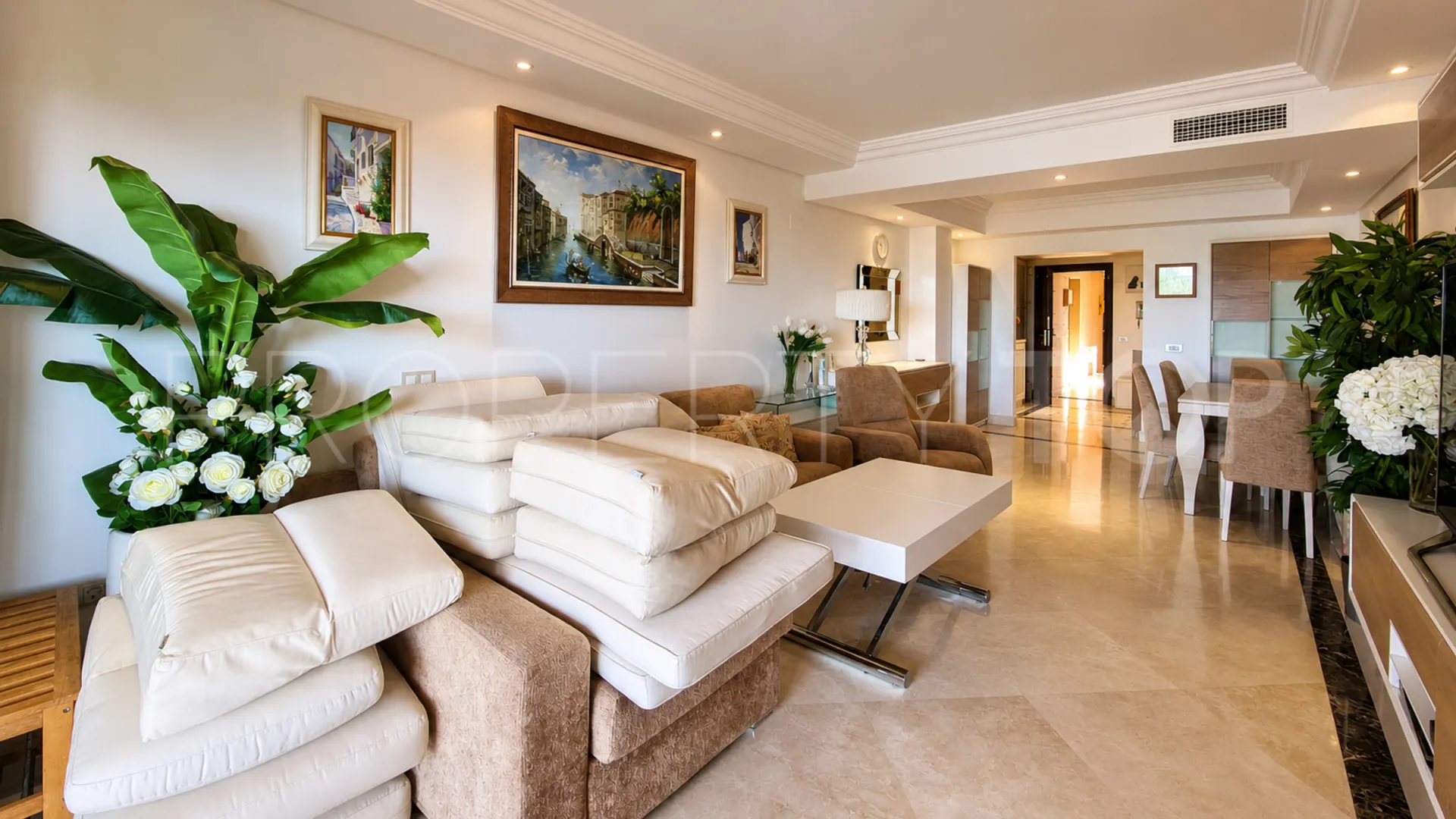 Comprar apartamento en Estepona con 3 dormitorios