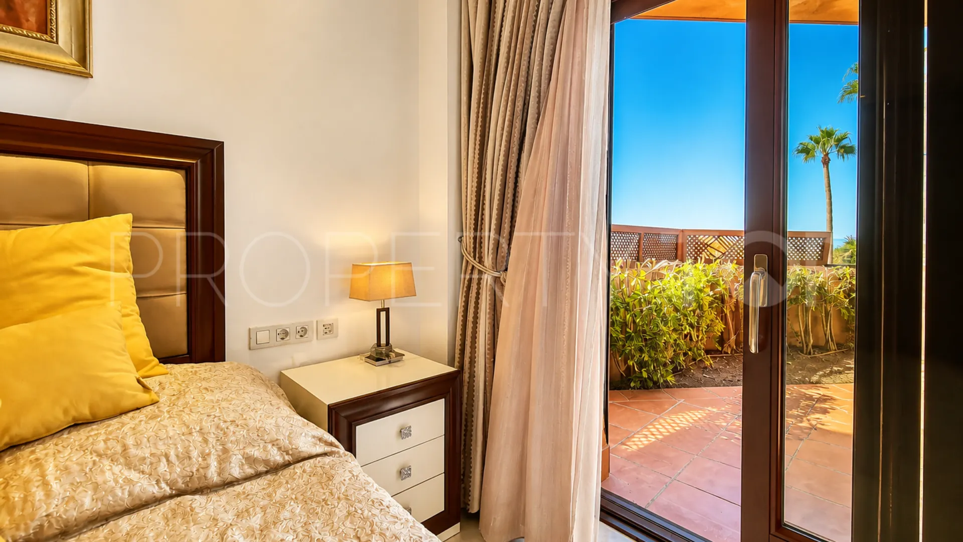 Comprar apartamento en Estepona con 3 dormitorios