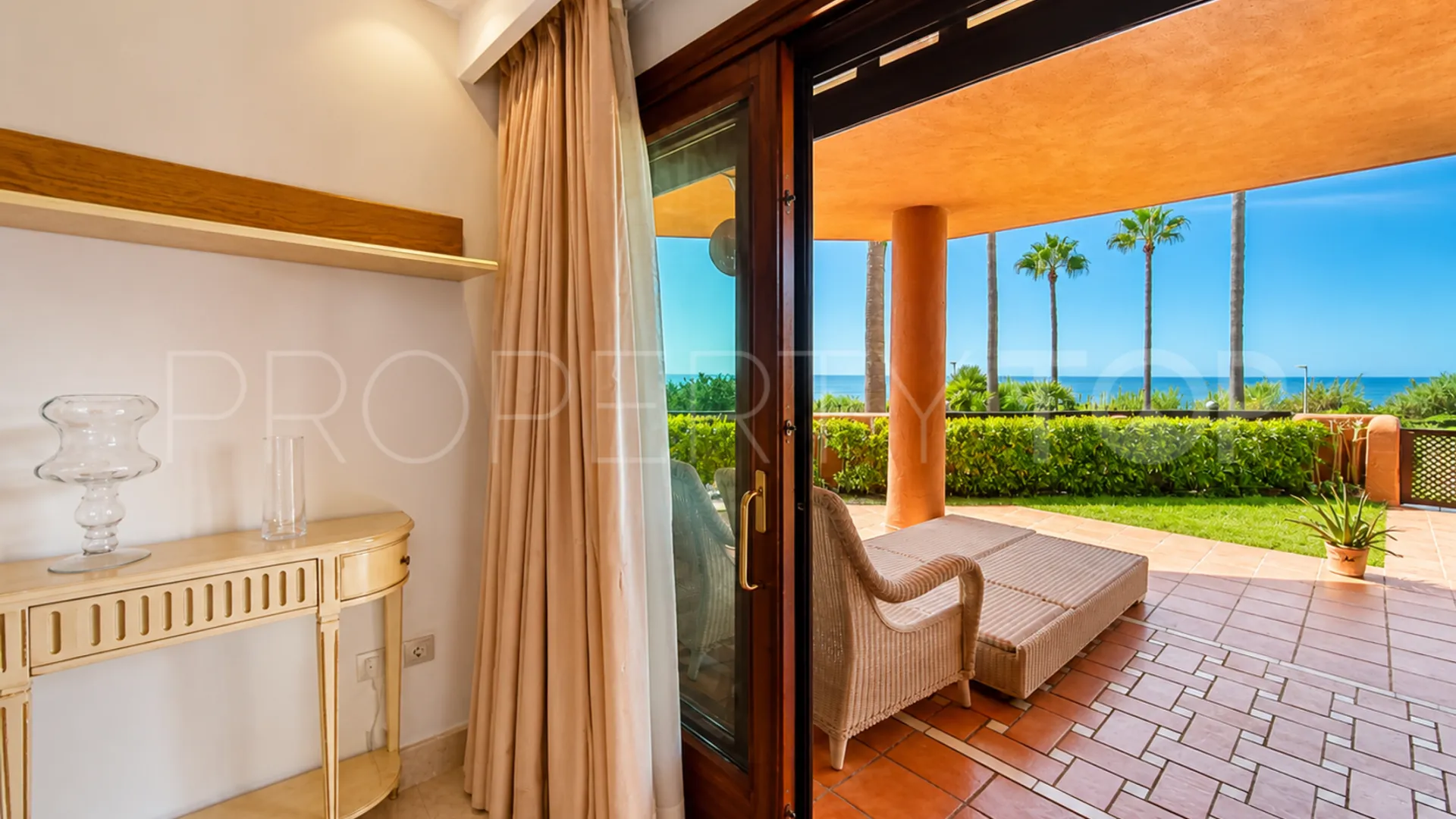 Comprar apartamento en Estepona con 3 dormitorios