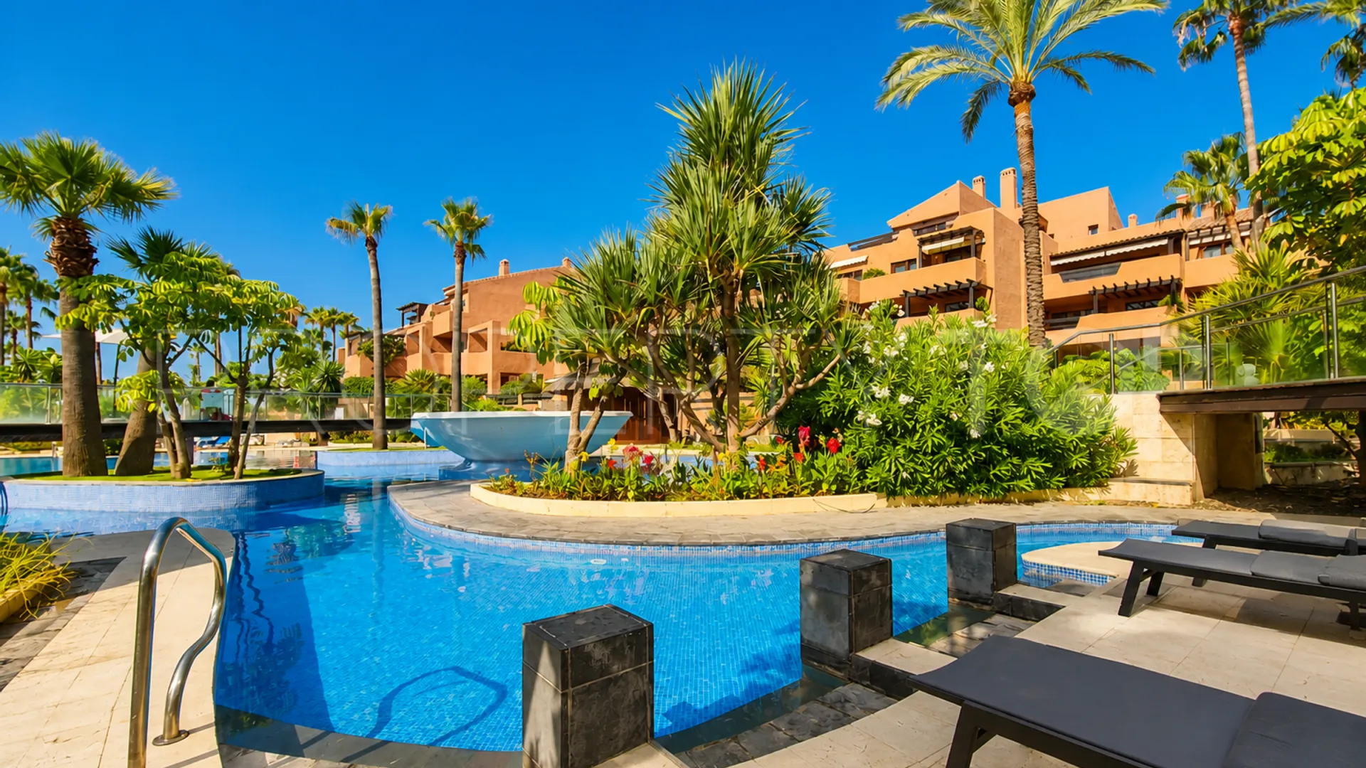 Comprar apartamento en Estepona con 3 dormitorios