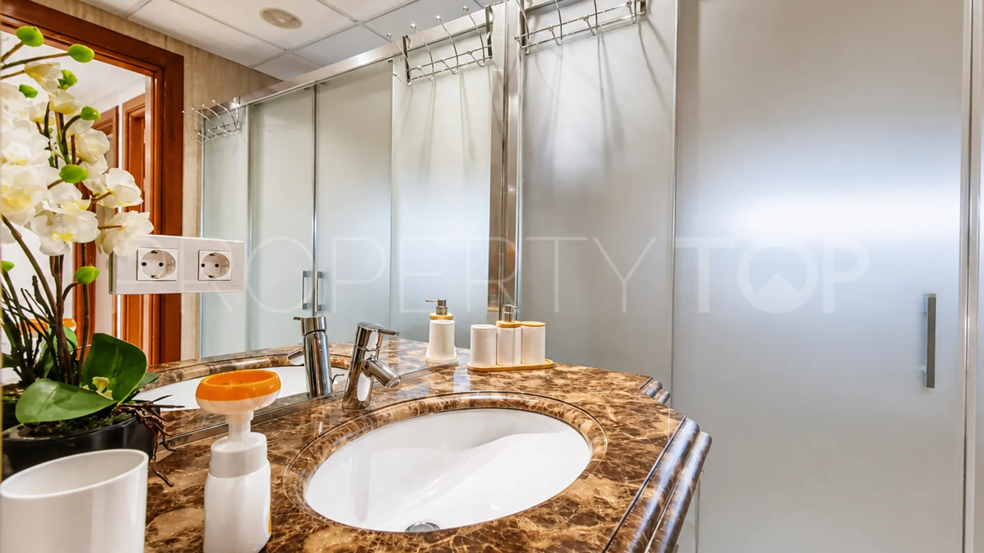 Comprar apartamento en Estepona con 3 dormitorios