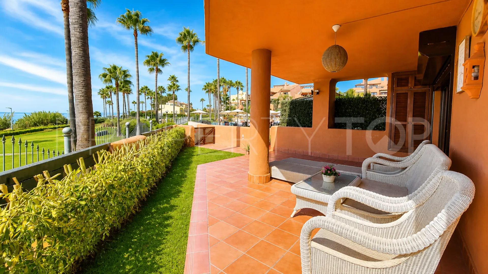 Comprar apartamento en Estepona con 3 dormitorios