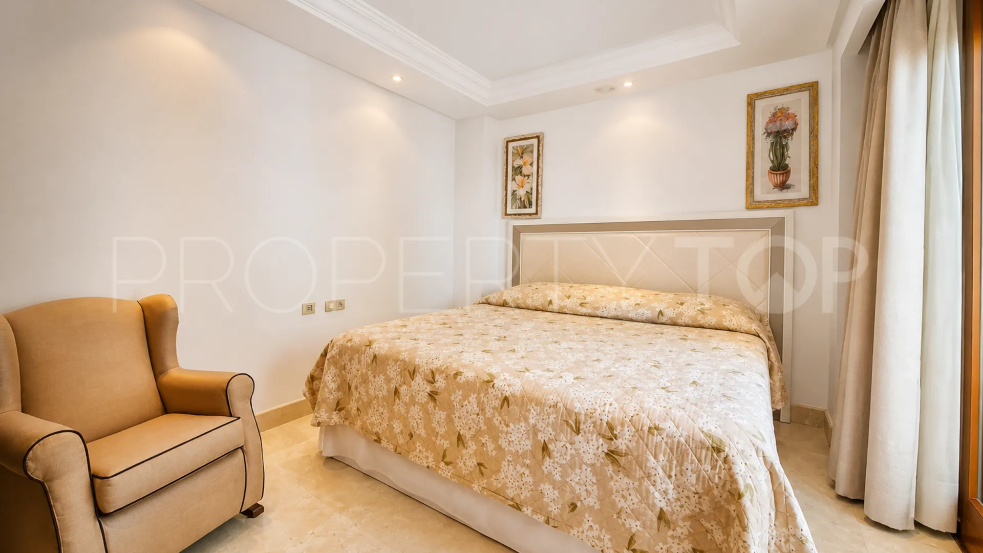 Comprar apartamento en Estepona con 3 dormitorios
