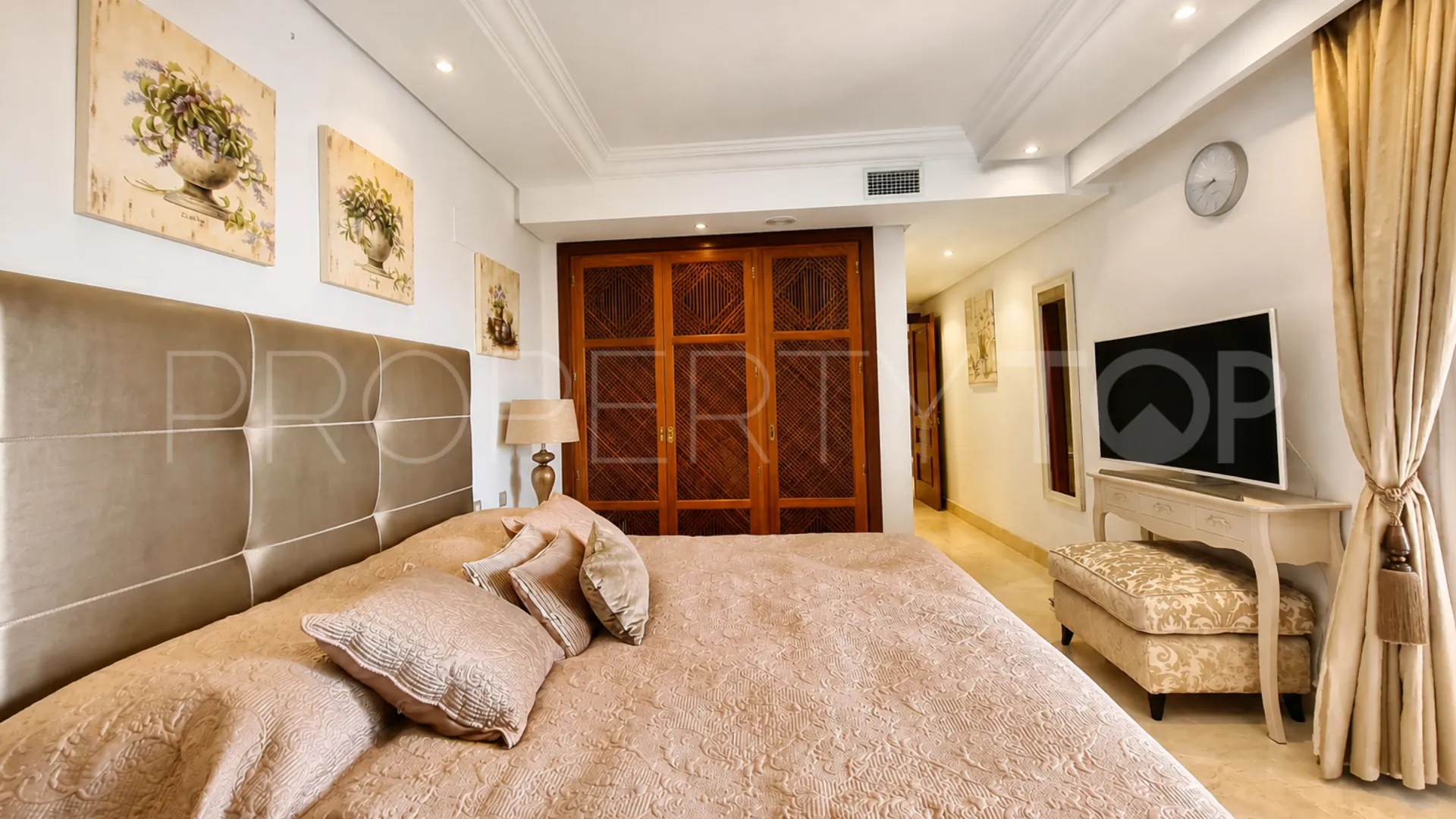 Comprar apartamento en Estepona con 3 dormitorios