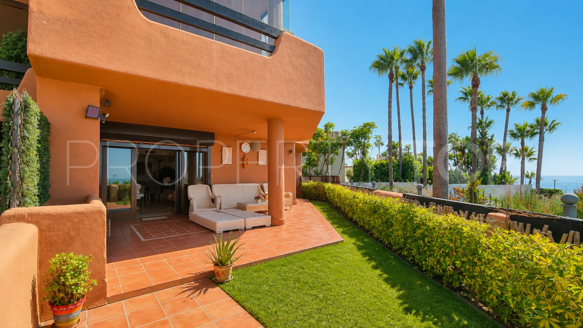 Comprar apartamento en Estepona con 3 dormitorios
