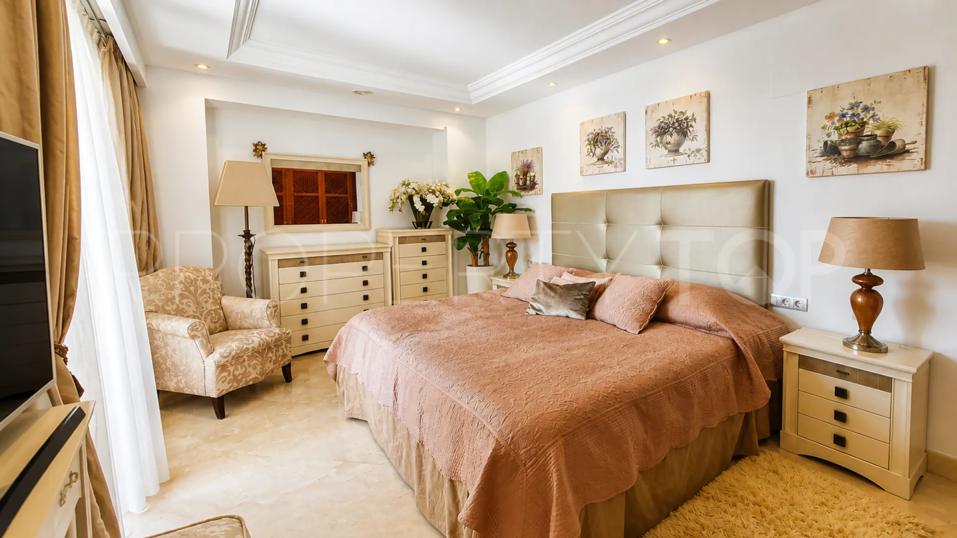 Comprar apartamento en Estepona con 3 dormitorios