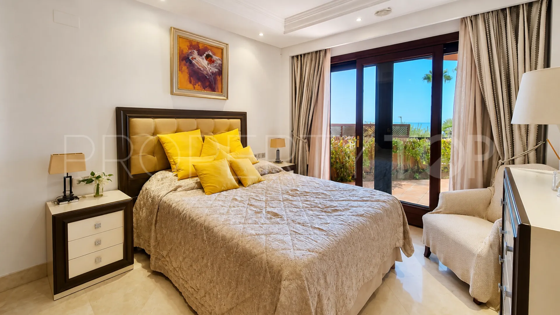 Comprar apartamento en Estepona con 3 dormitorios