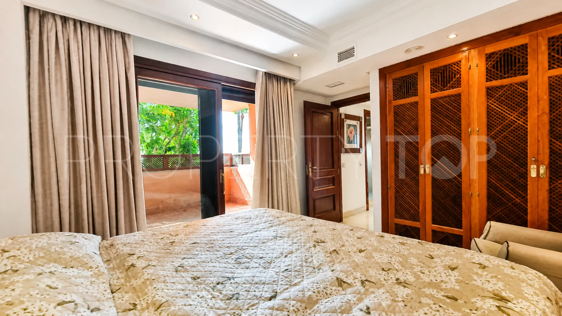 Comprar apartamento en Estepona con 3 dormitorios