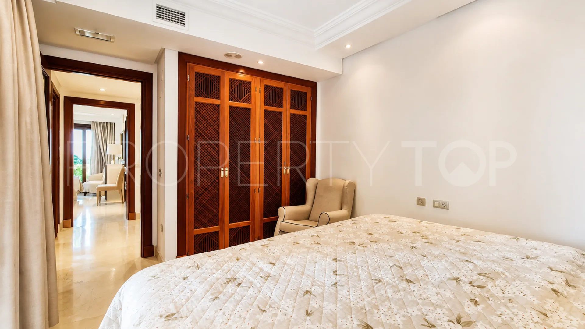 Comprar apartamento en Estepona con 3 dormitorios