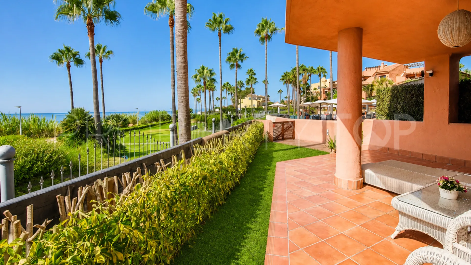 Comprar apartamento en Estepona con 3 dormitorios