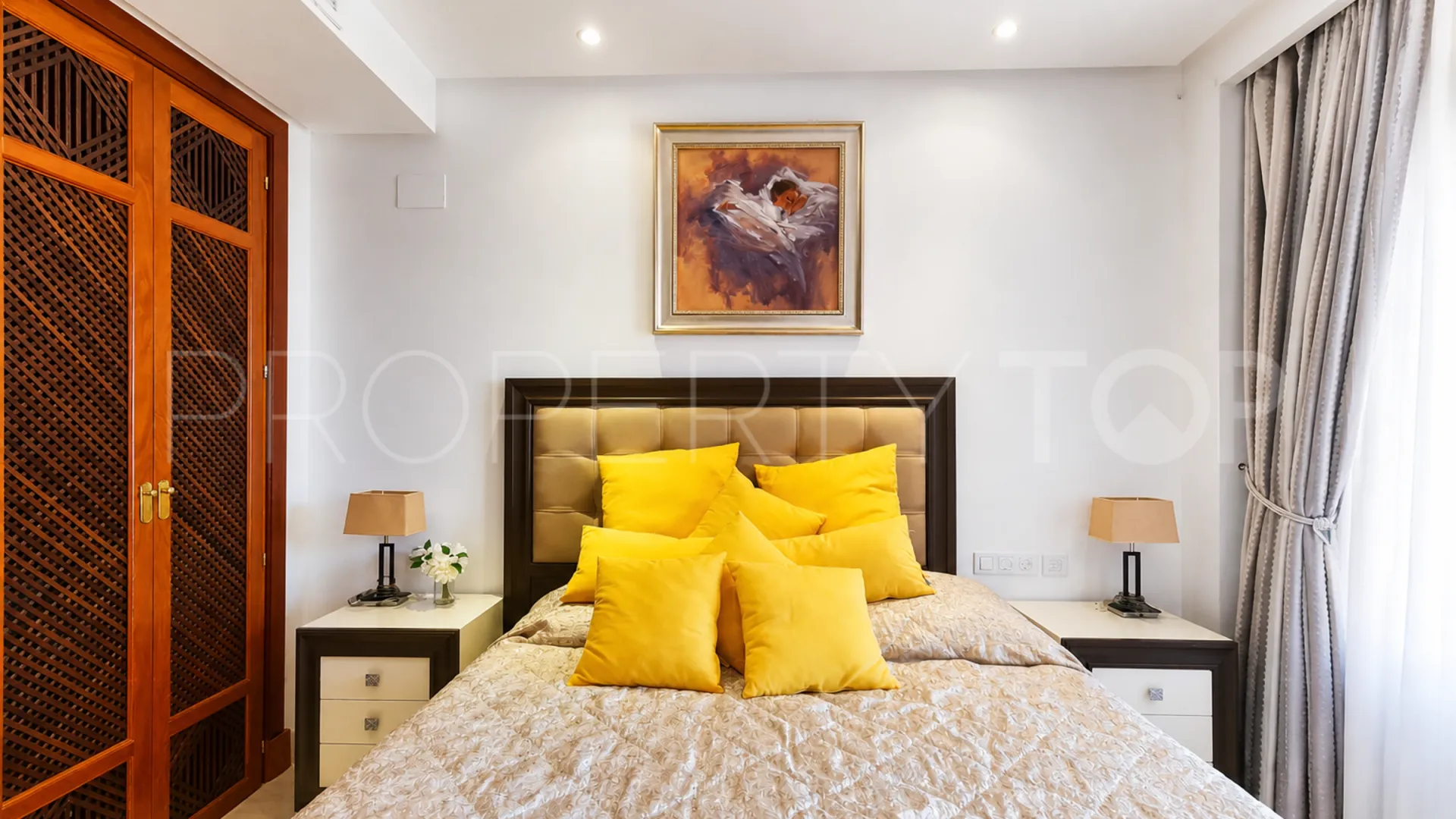 Comprar apartamento en Estepona con 3 dormitorios
