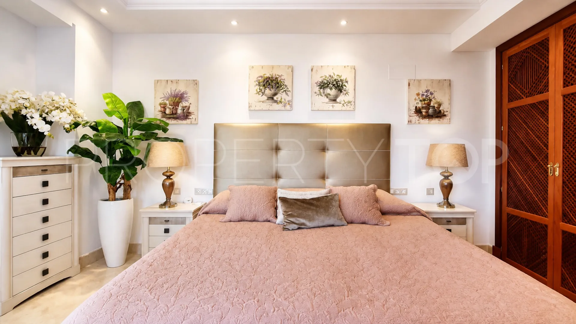 Comprar apartamento en Estepona con 3 dormitorios