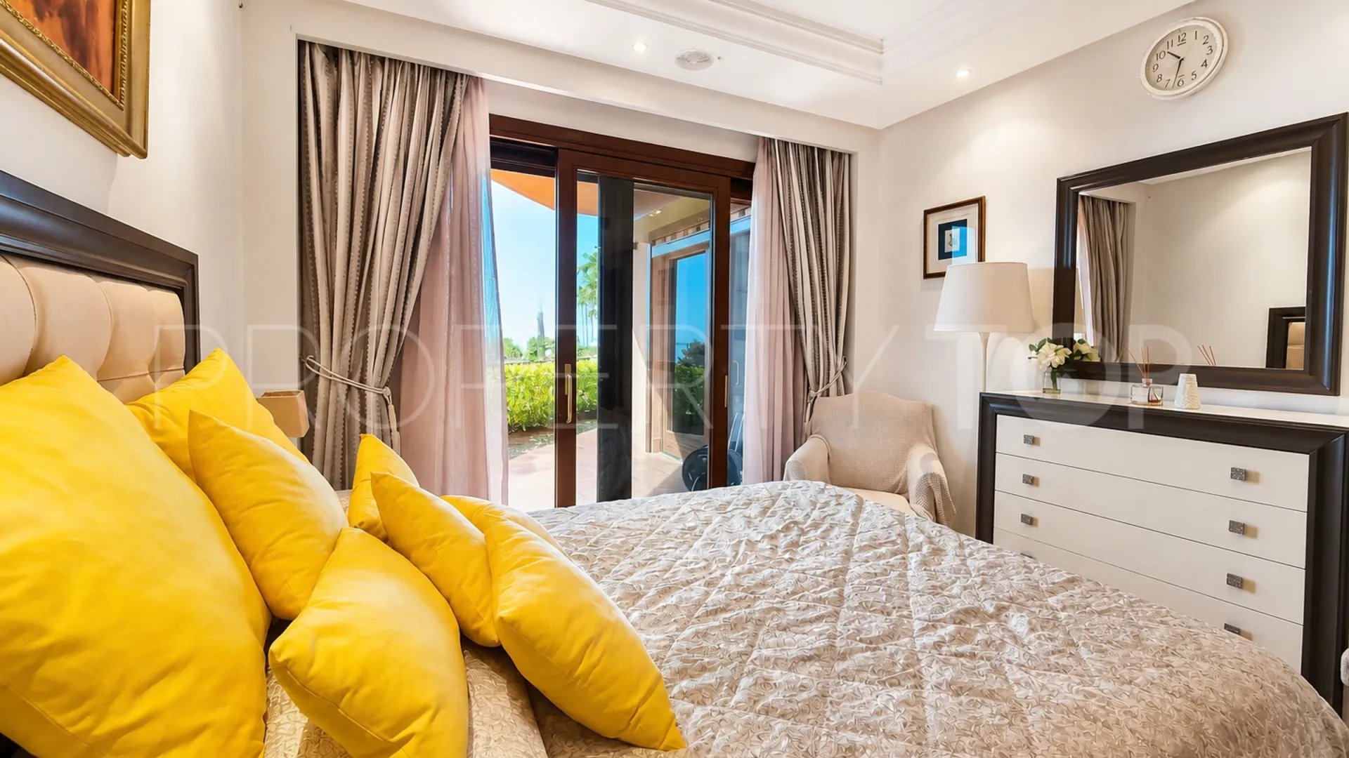 Comprar apartamento en Estepona con 3 dormitorios