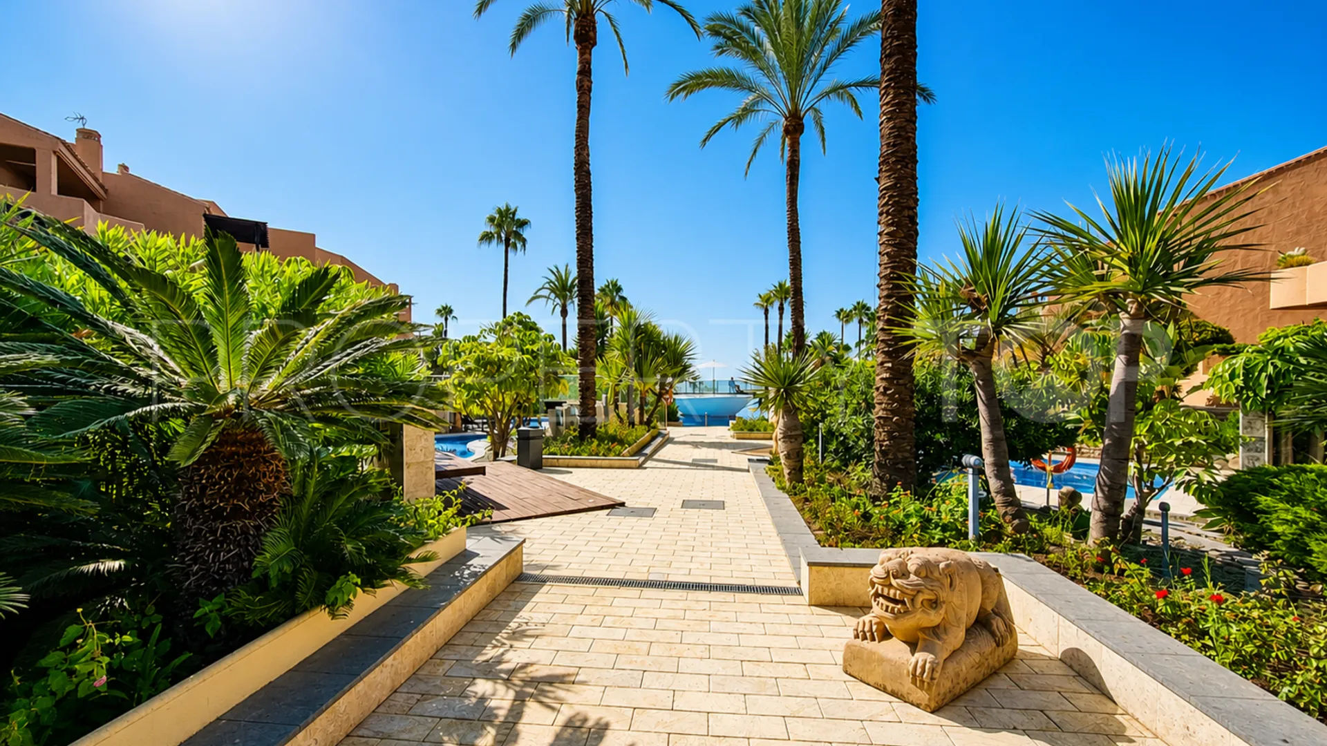 Comprar apartamento en Estepona con 3 dormitorios