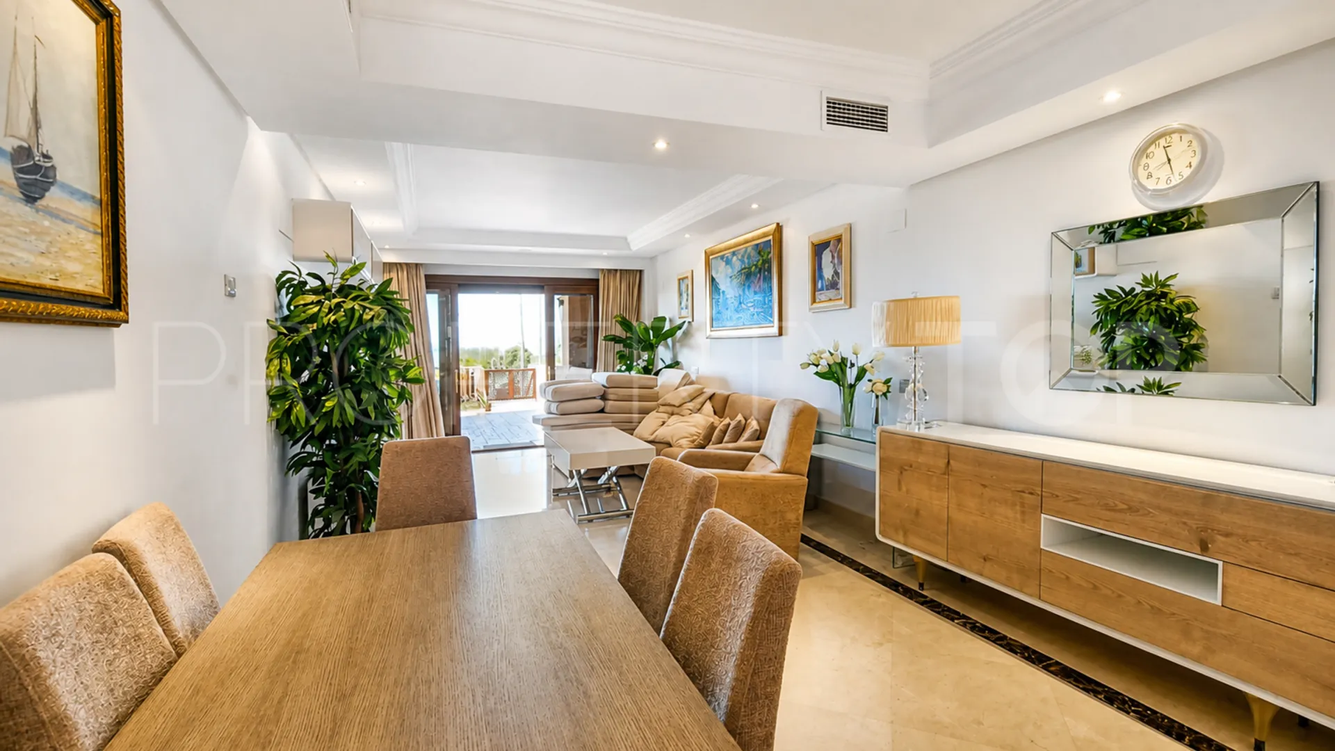 Comprar apartamento en Estepona con 3 dormitorios