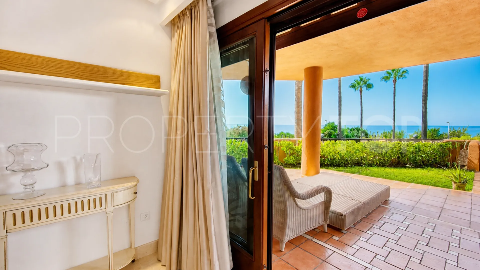 Comprar apartamento en Estepona con 3 dormitorios