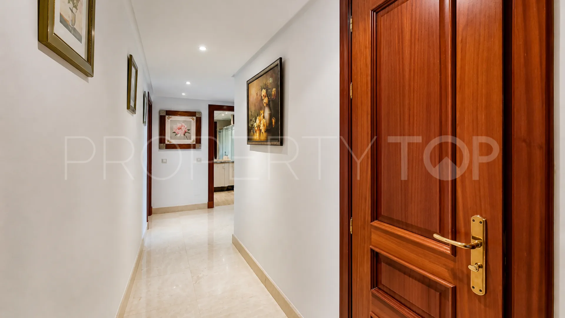 Comprar apartamento en Estepona con 3 dormitorios