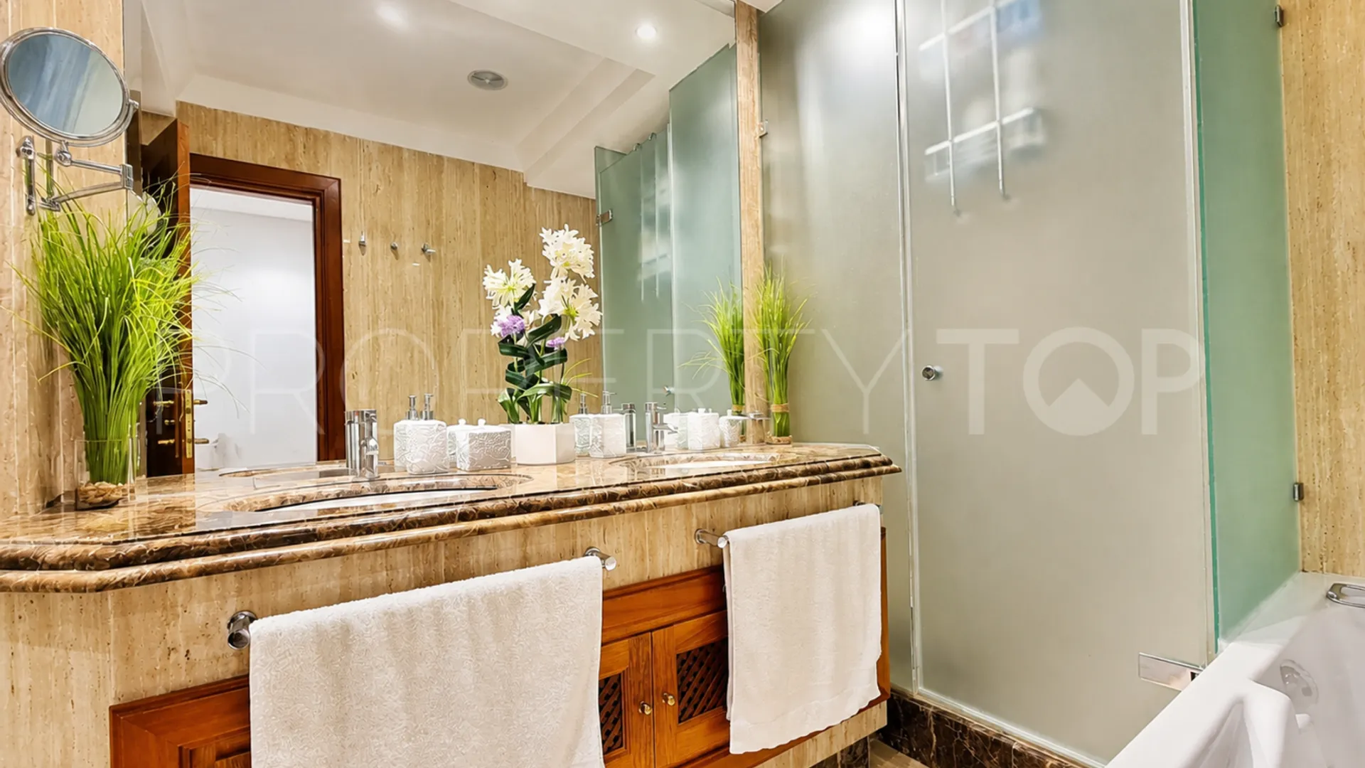 Comprar apartamento en Estepona con 3 dormitorios