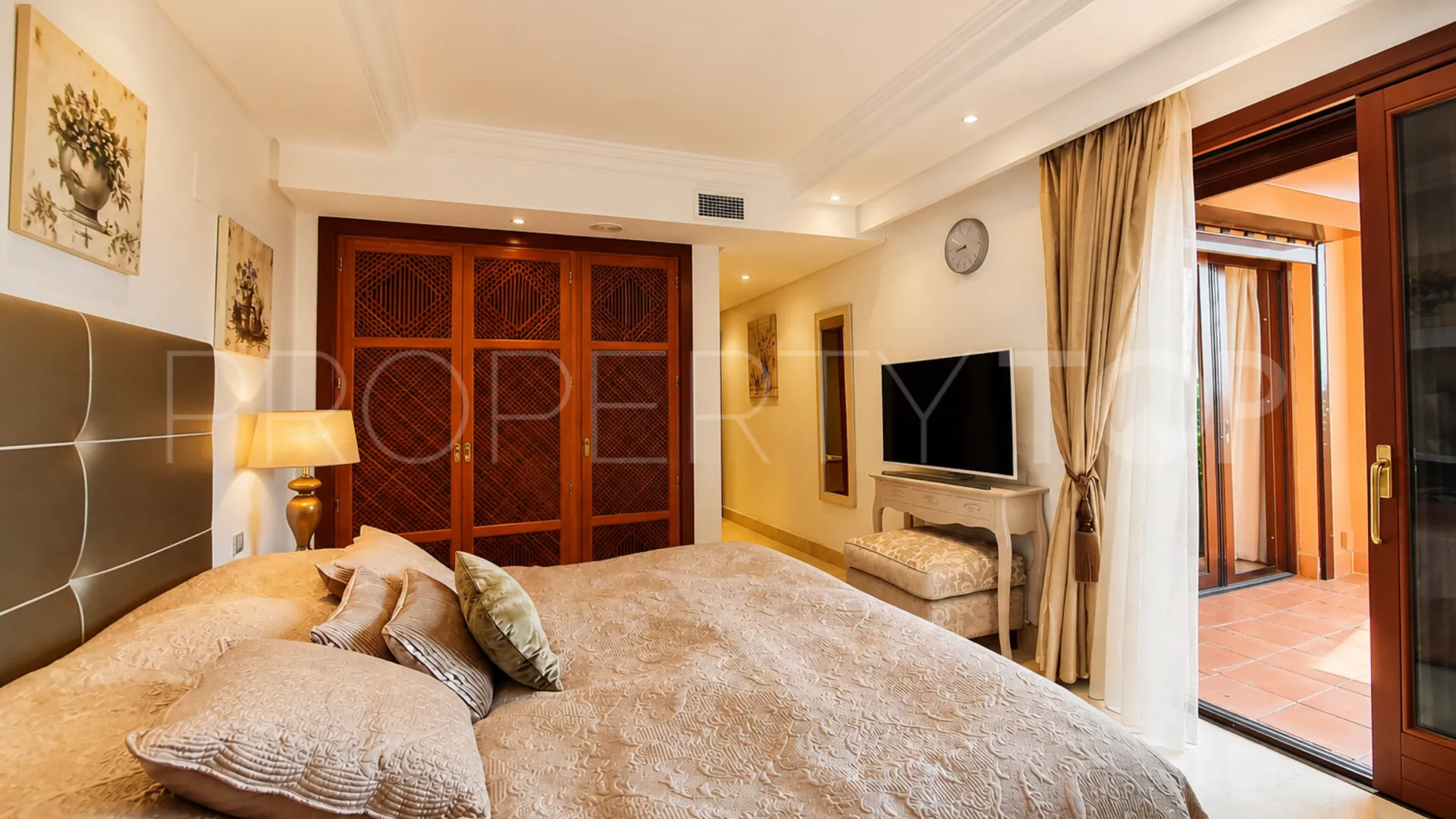 Comprar apartamento en Estepona con 3 dormitorios
