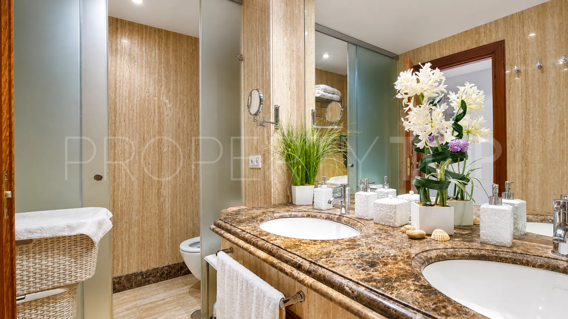 Comprar apartamento en Estepona con 3 dormitorios