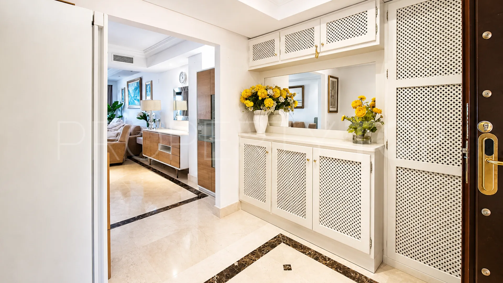 Comprar apartamento en Estepona con 3 dormitorios