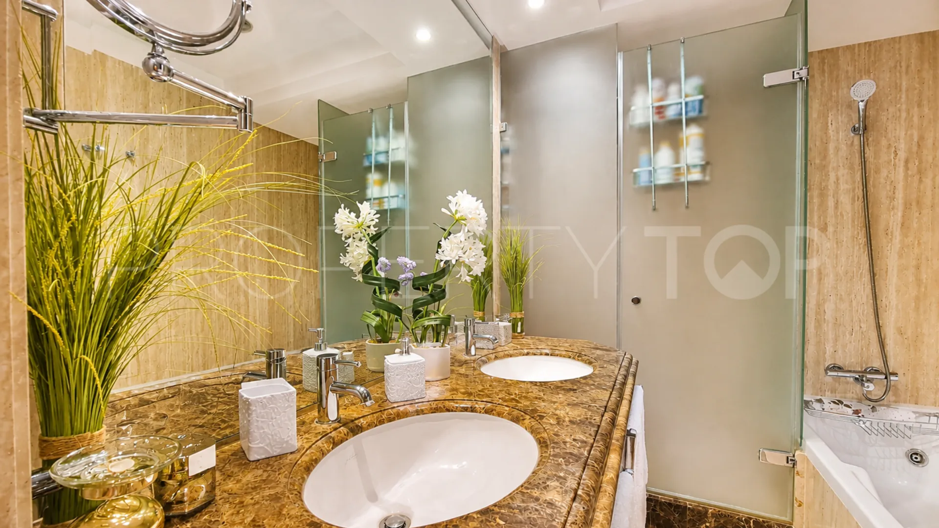 Comprar apartamento en Estepona con 3 dormitorios