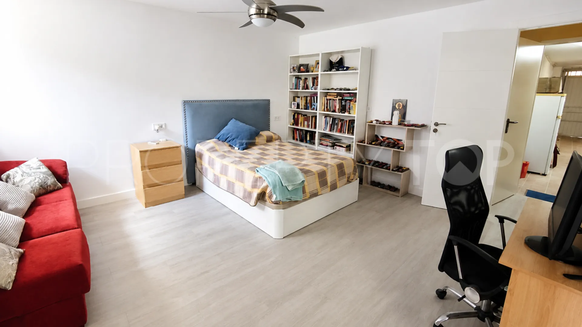 Ground floor apartment with 3 bedrooms for sale in La Duquesa