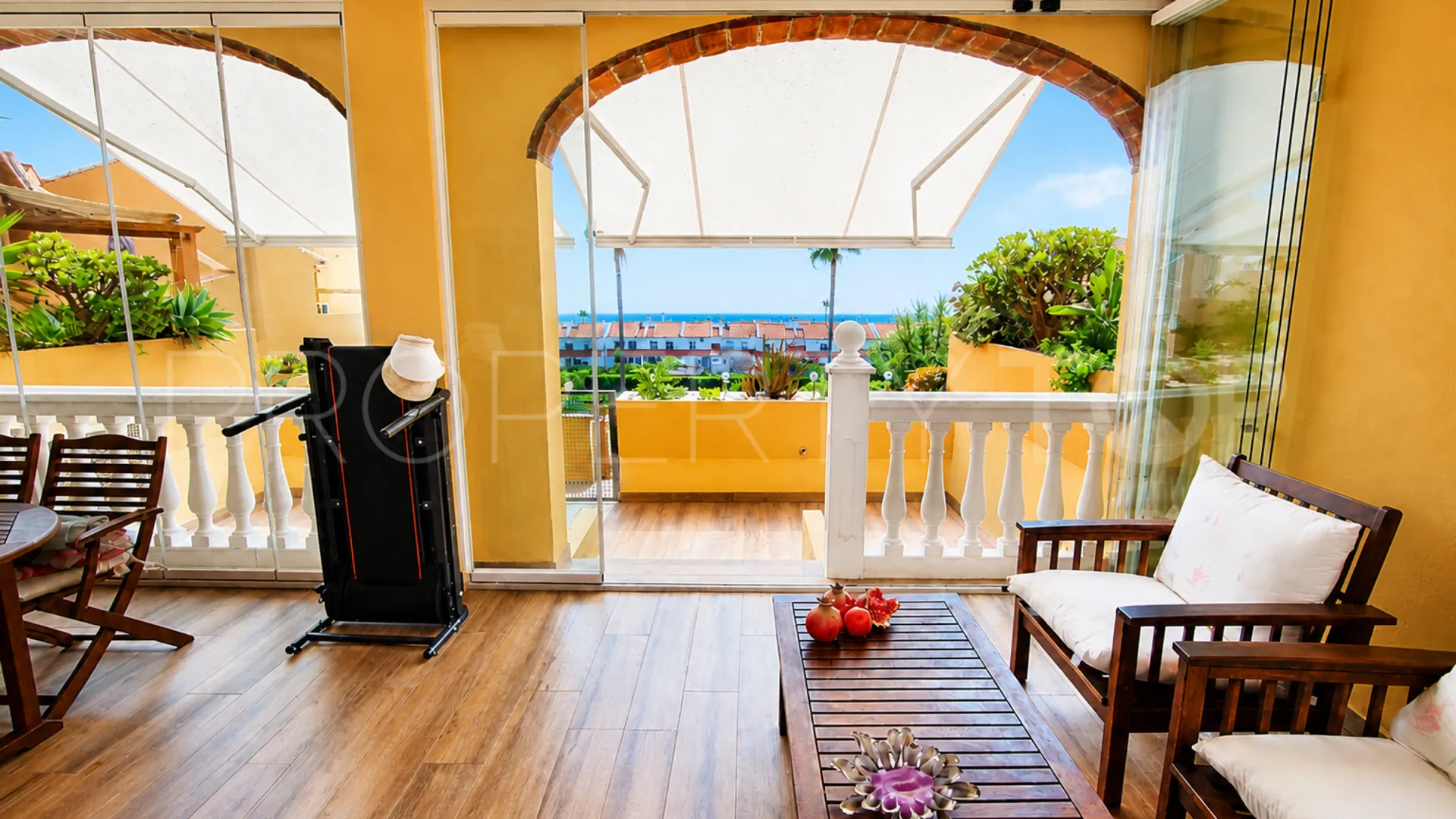 Ground floor apartment with 3 bedrooms for sale in La Duquesa