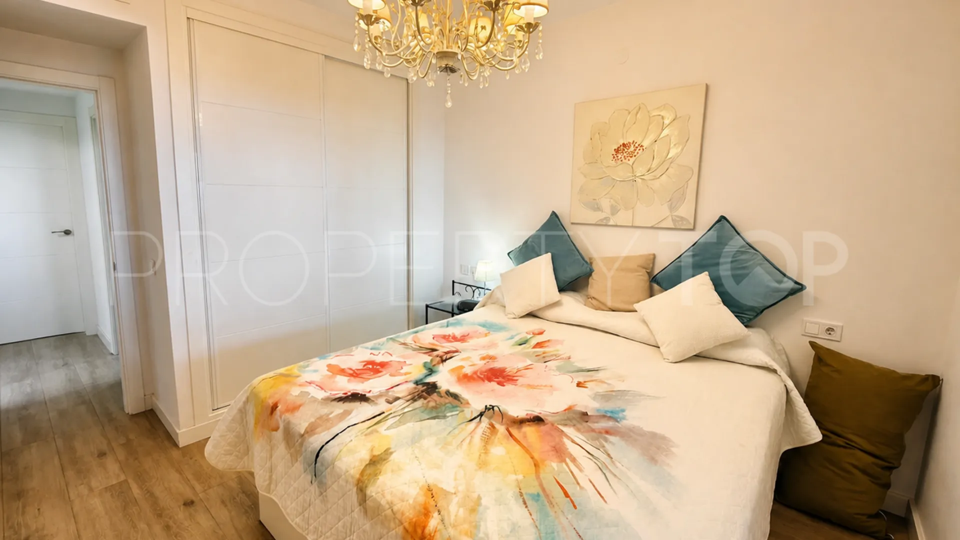 Ground floor apartment with 3 bedrooms for sale in La Duquesa