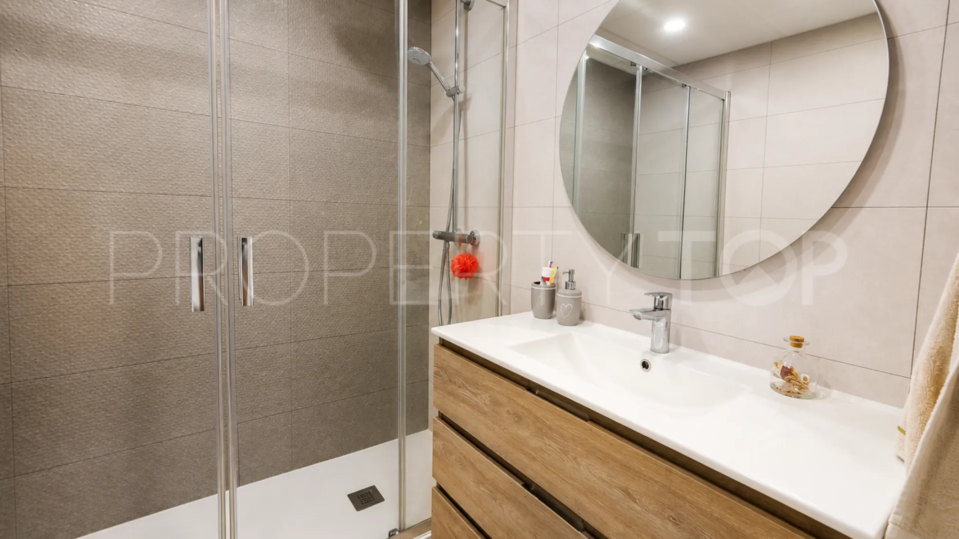 Ground floor apartment with 3 bedrooms for sale in La Duquesa