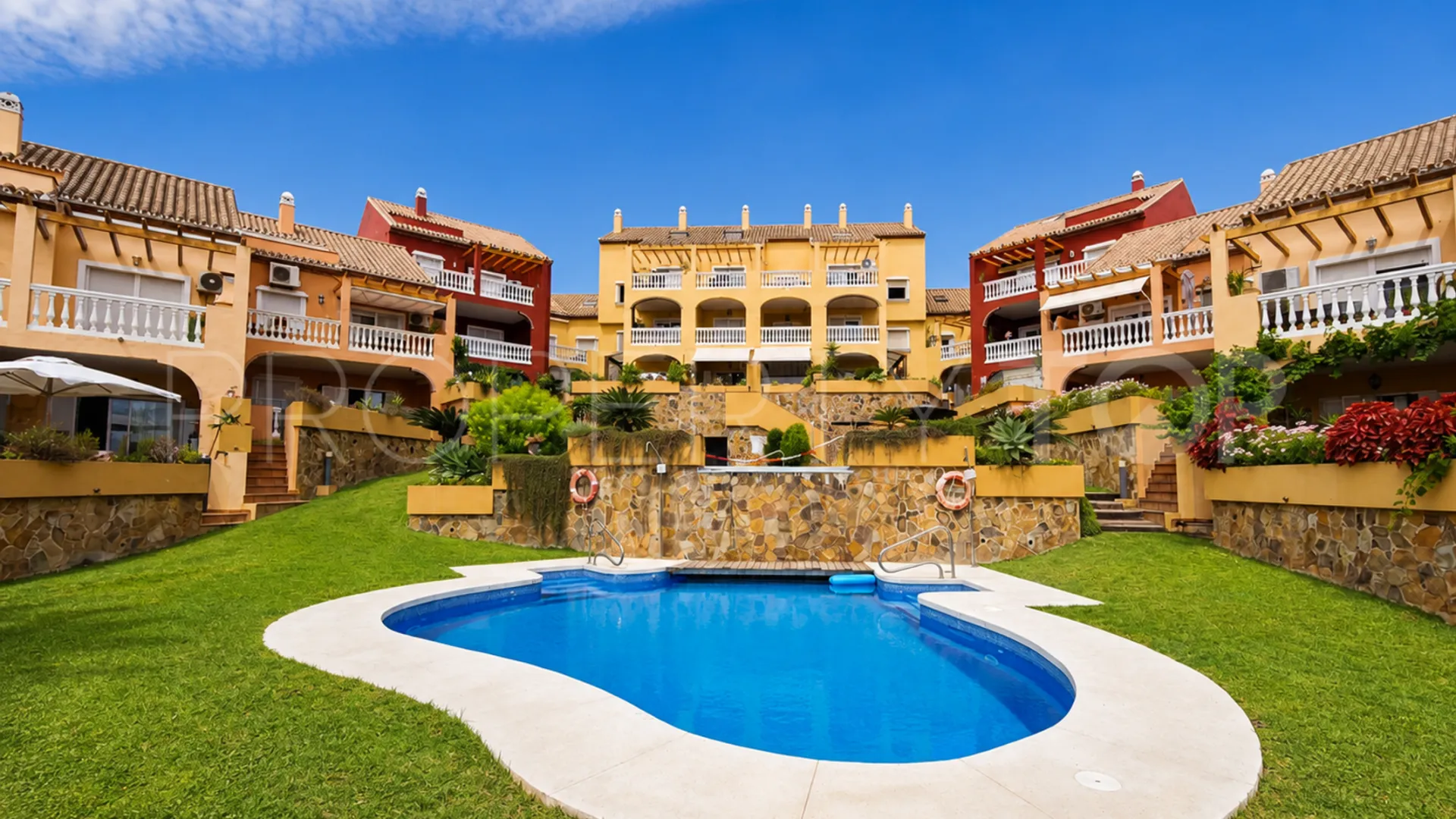 Ground floor apartment with 3 bedrooms for sale in La Duquesa