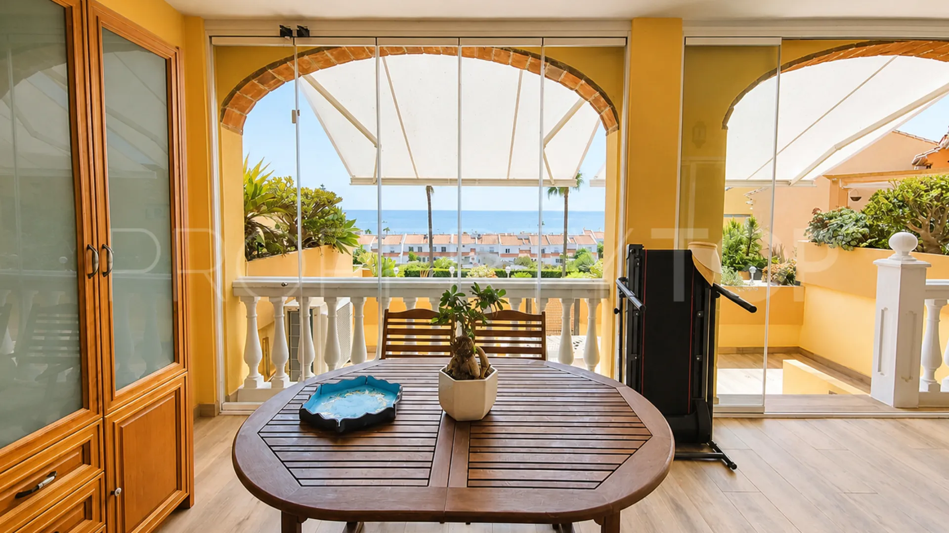 Ground floor apartment with 3 bedrooms for sale in La Duquesa