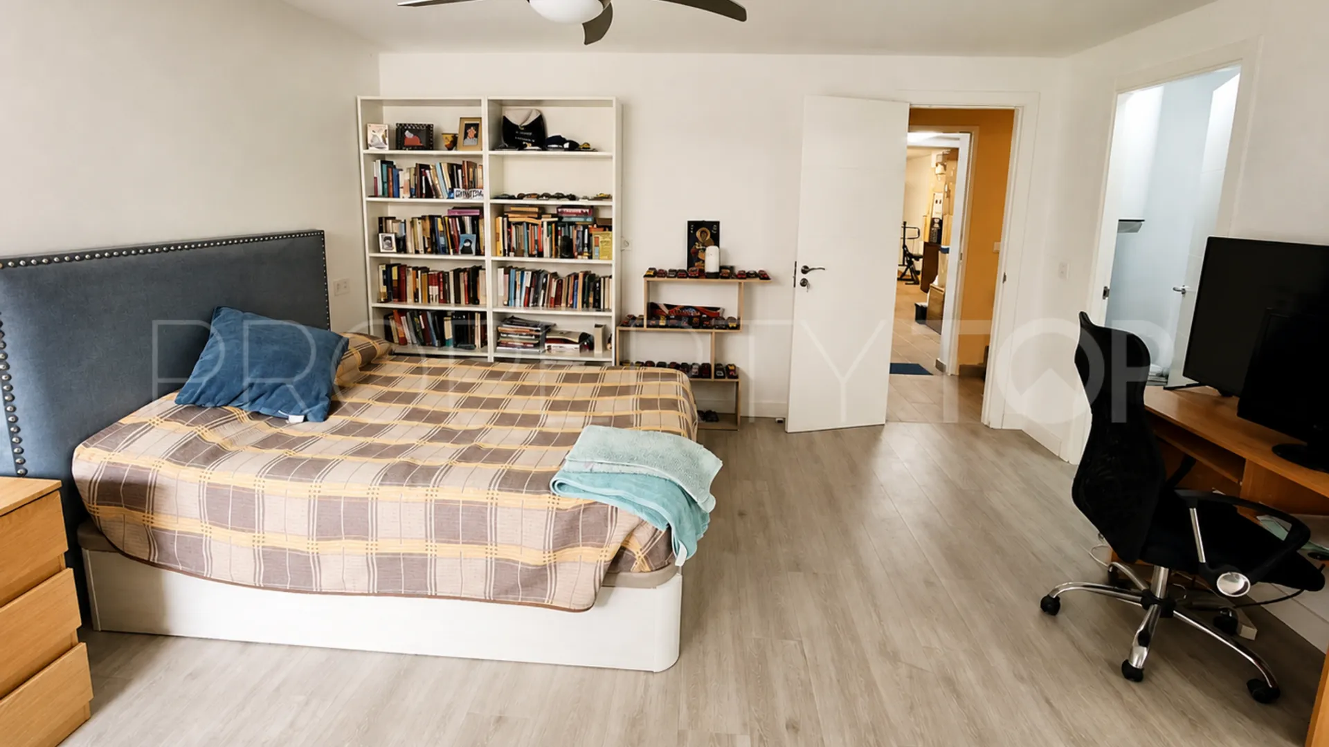 Ground floor apartment with 3 bedrooms for sale in La Duquesa