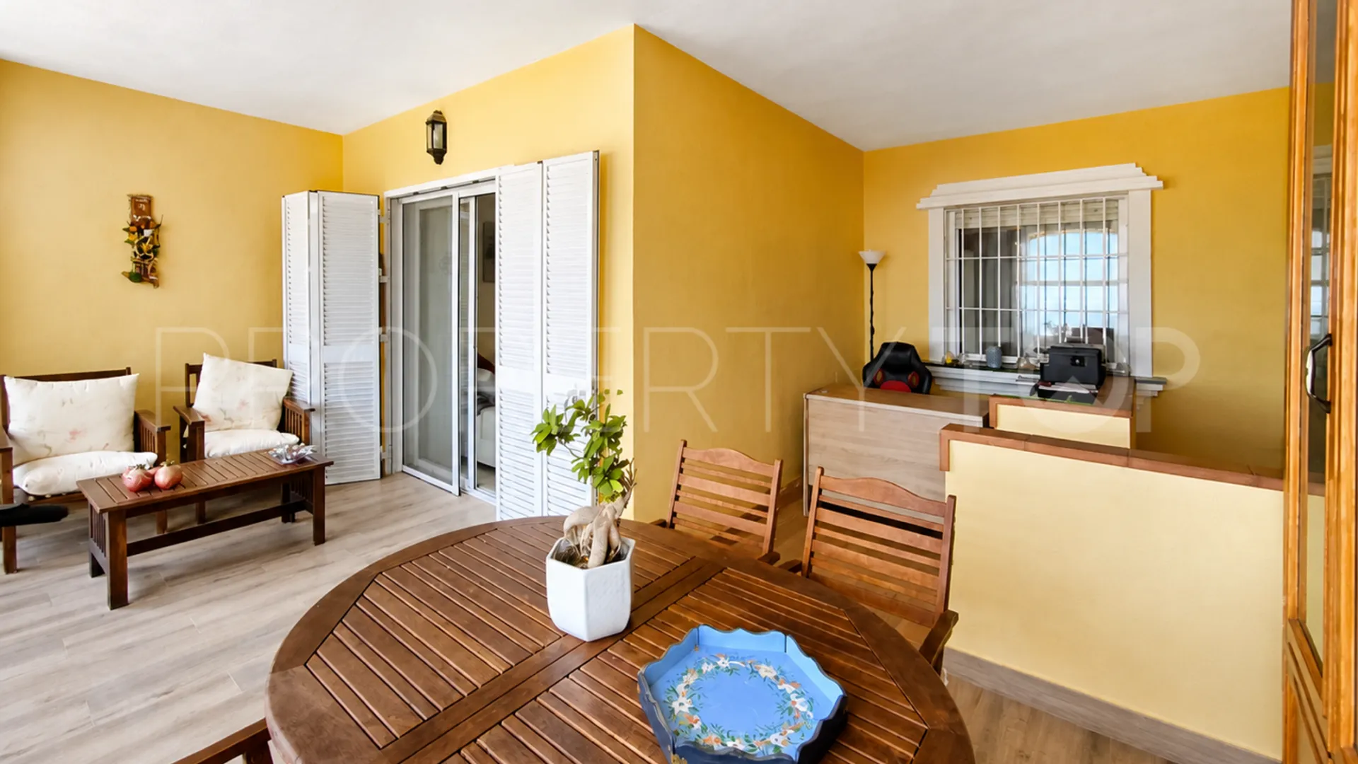 Ground floor apartment with 3 bedrooms for sale in La Duquesa
