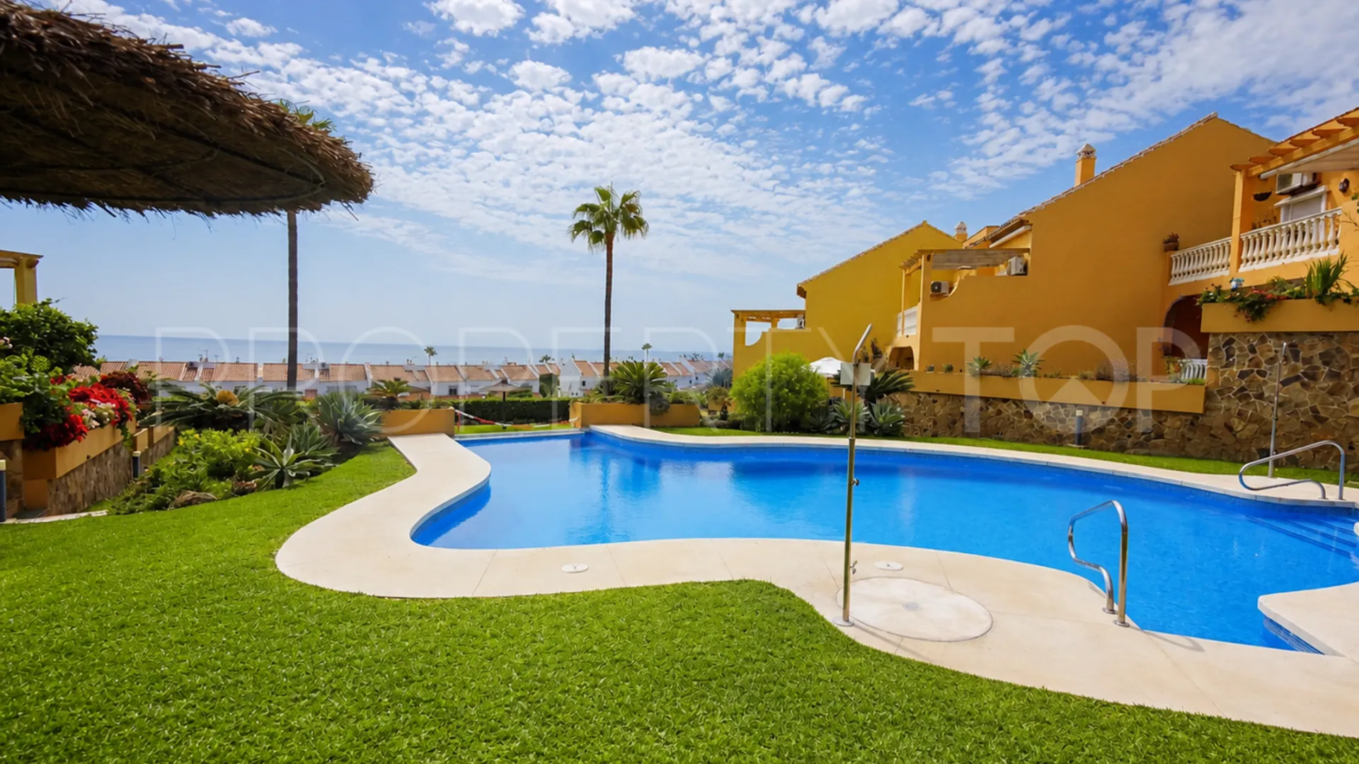 Ground floor apartment with 3 bedrooms for sale in La Duquesa