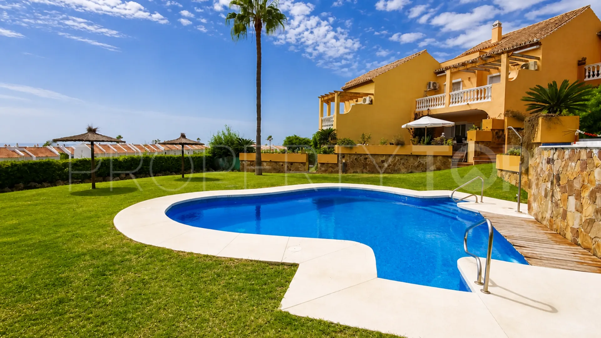 Ground floor apartment with 3 bedrooms for sale in La Duquesa