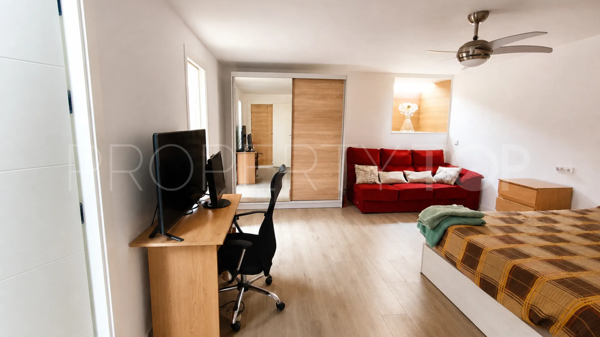 Ground floor apartment with 3 bedrooms for sale in La Duquesa