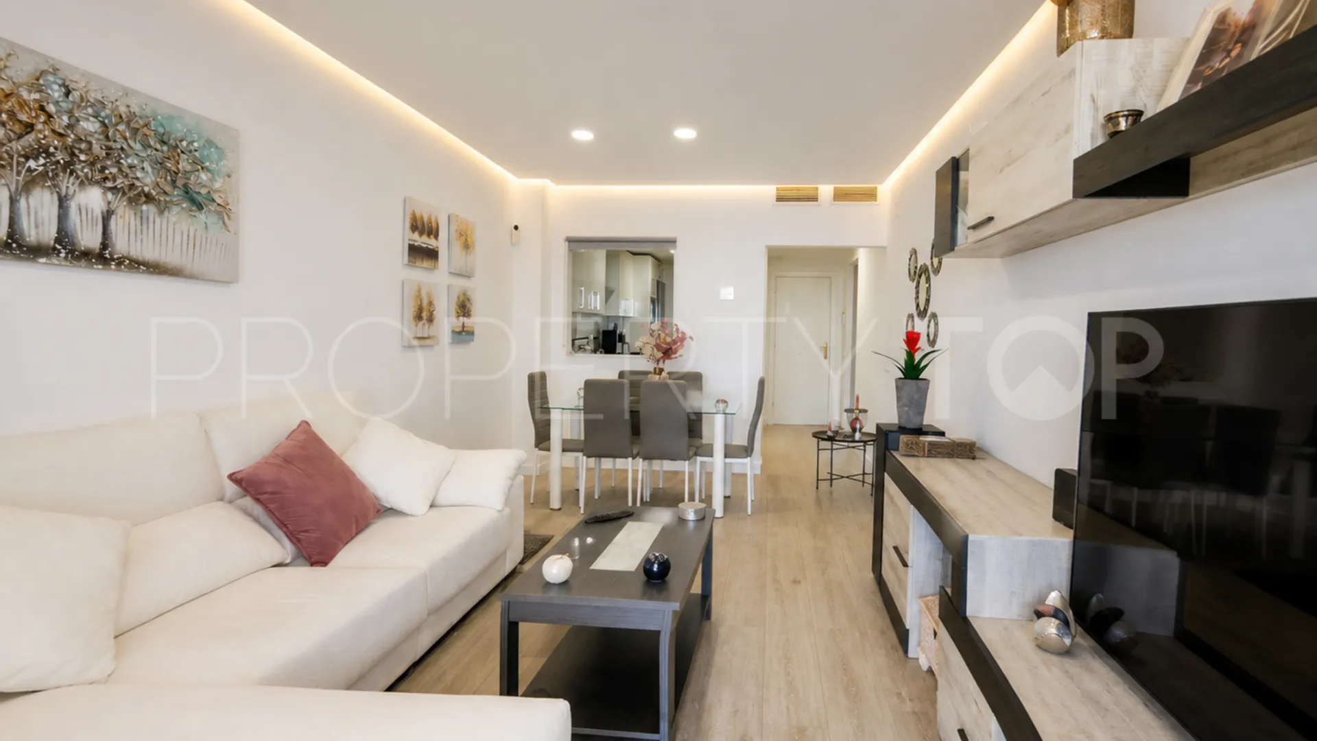 Ground floor apartment with 3 bedrooms for sale in La Duquesa