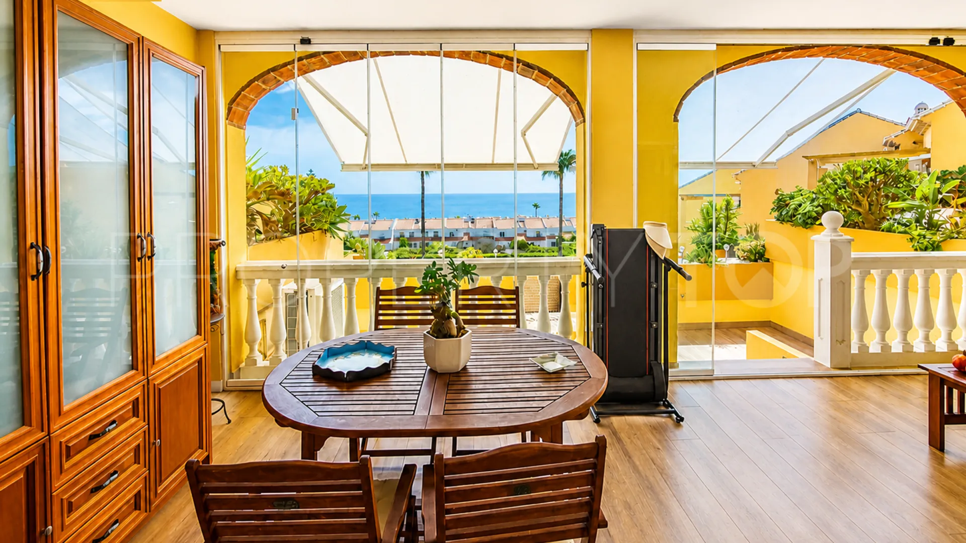 Ground floor apartment with 3 bedrooms for sale in La Duquesa