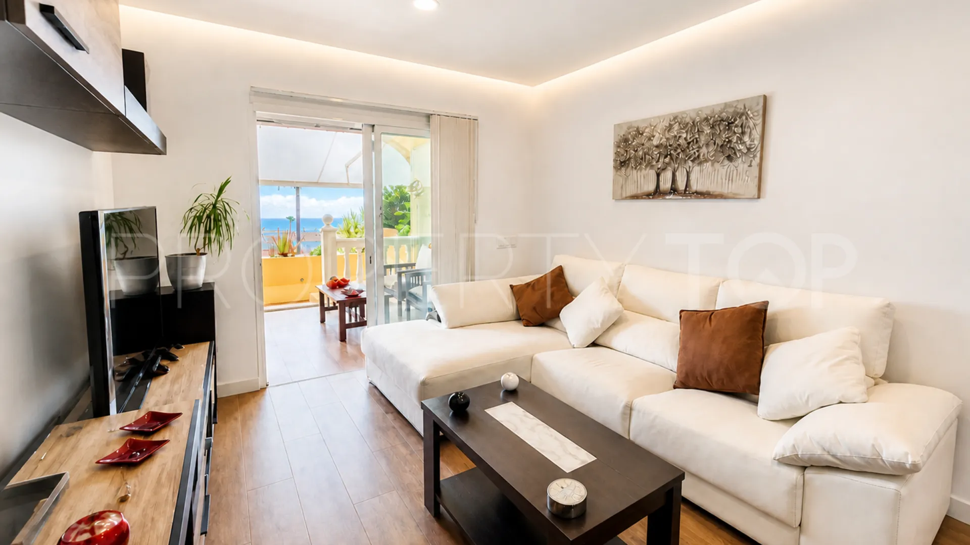 Ground floor apartment with 3 bedrooms for sale in La Duquesa