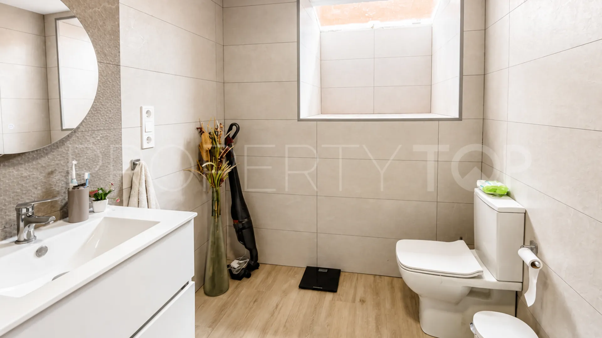 Ground floor apartment with 3 bedrooms for sale in La Duquesa