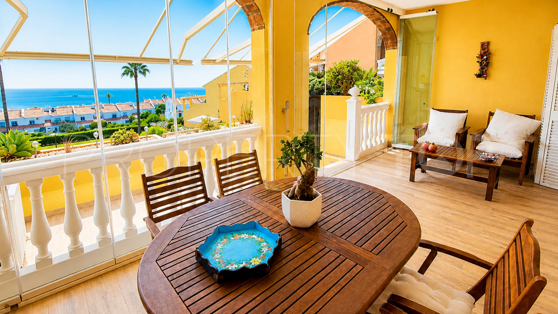 Ground floor apartment with 3 bedrooms for sale in La Duquesa