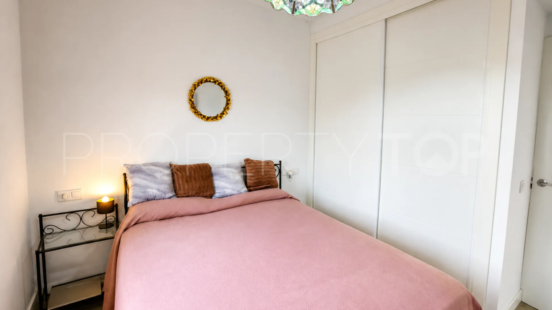 Ground floor apartment with 3 bedrooms for sale in La Duquesa