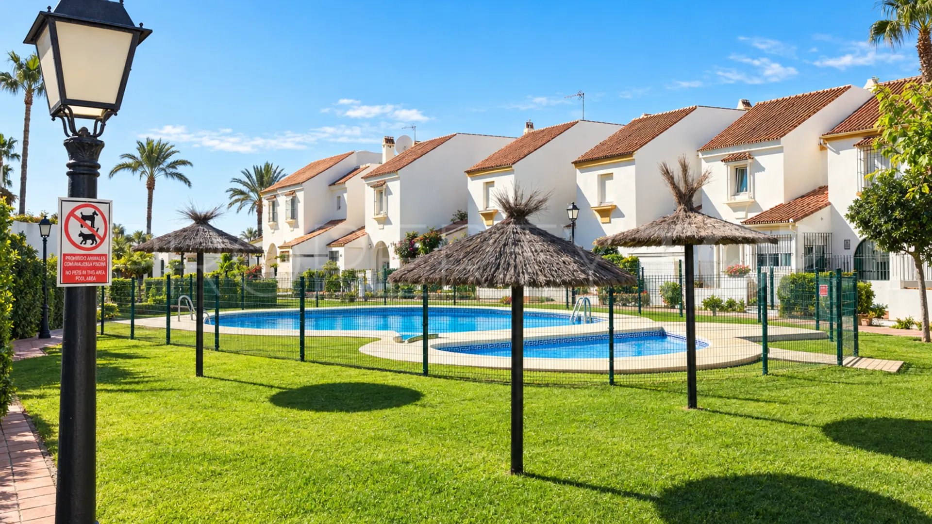 Se vende adosado en Marina de Casares