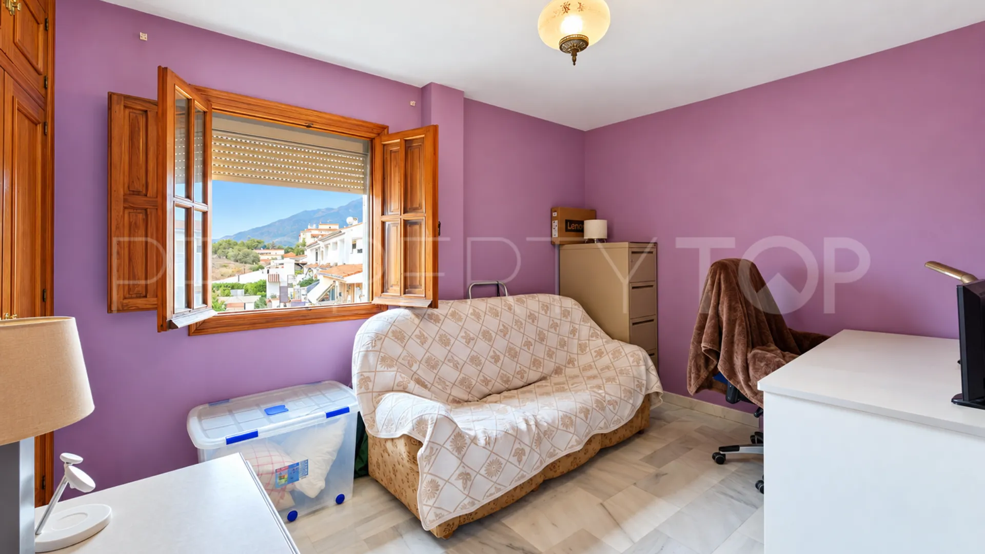 Se vende pareado de 5 dormitorios en Estepona