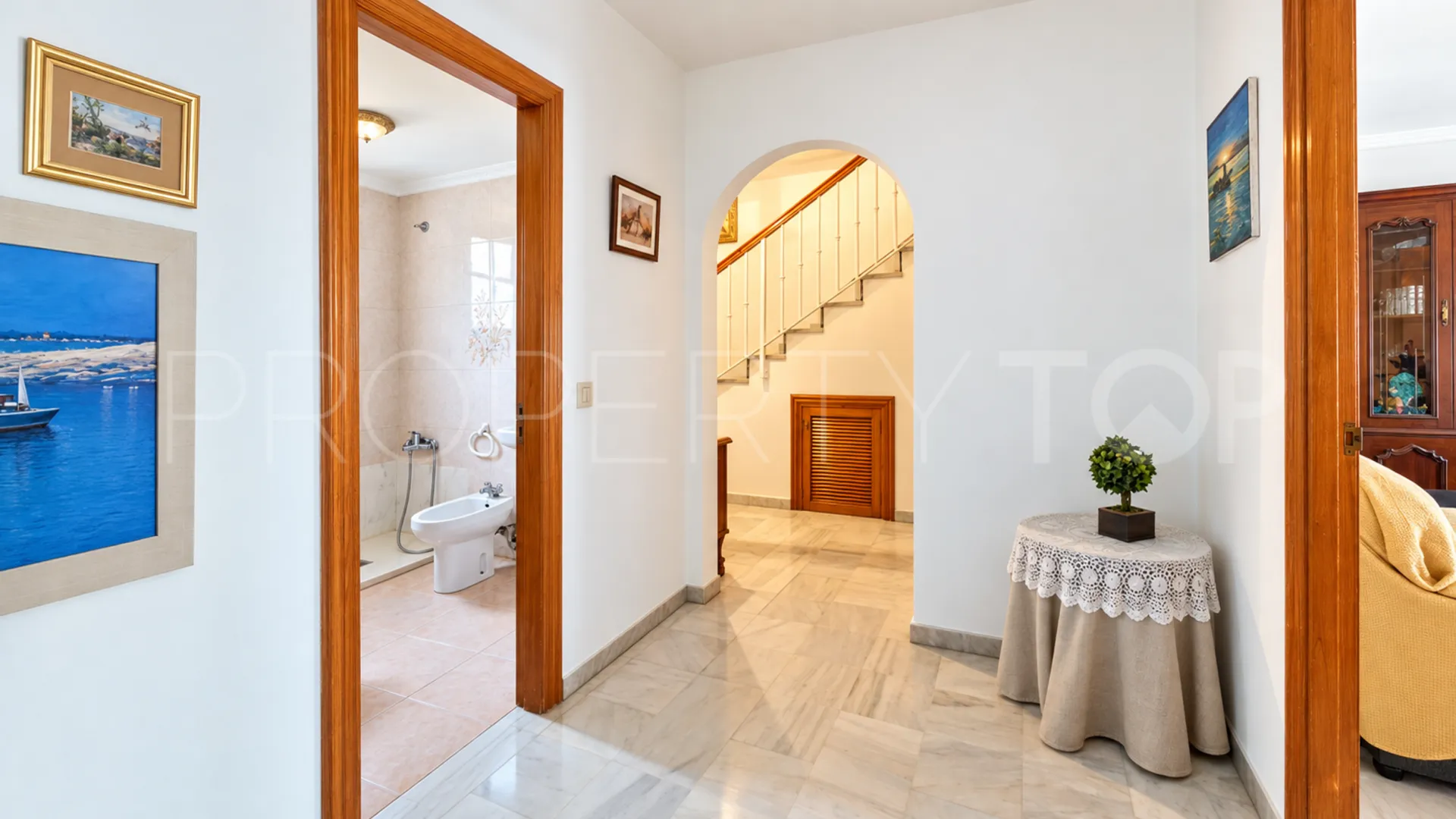 Se vende pareado de 5 dormitorios en Estepona
